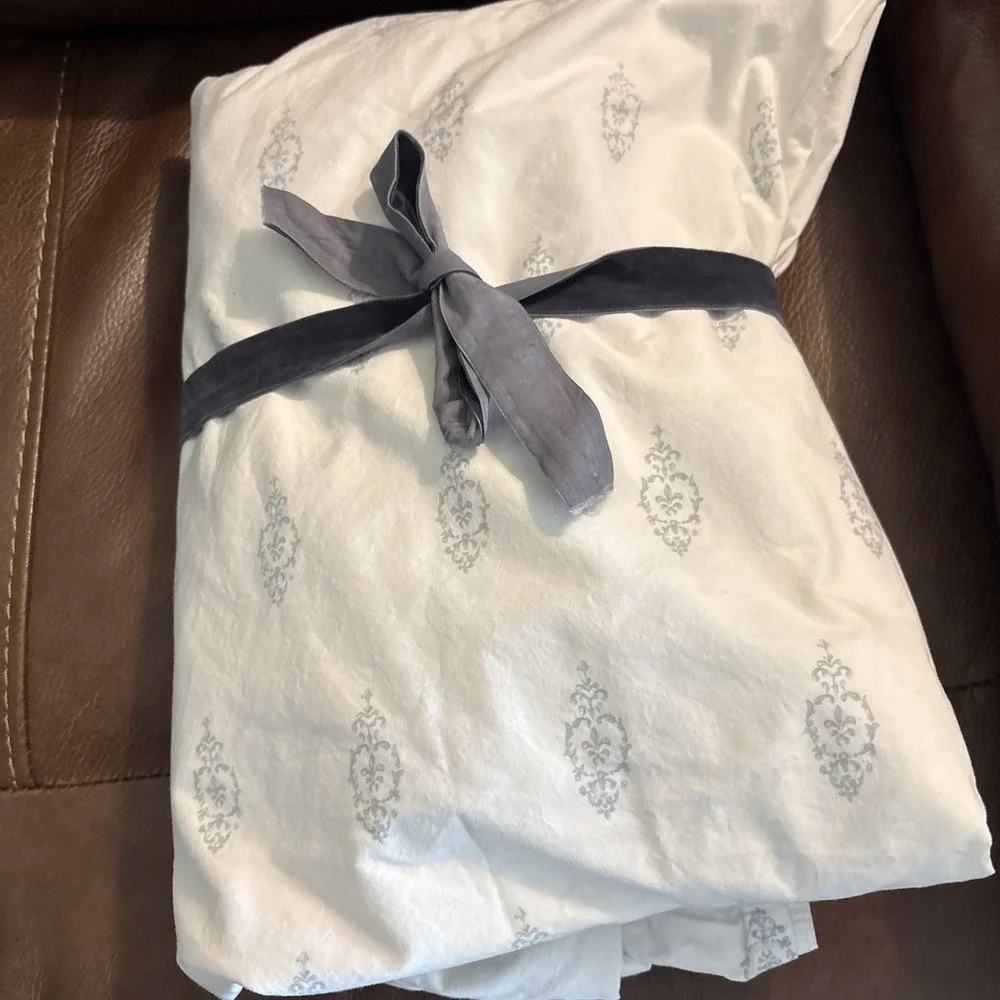 Simply Shabby Chic ONE  Full Flat Sheet White Gray Fleur De Lis 100% Cotton